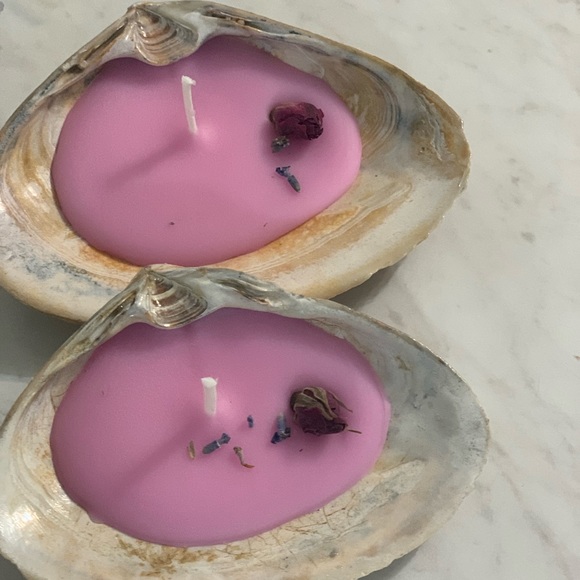 Shabby Chic Boho Shell Decor - Soy Wax Seashell Tea Light Candles- Set of Two - Picture 7 of 16